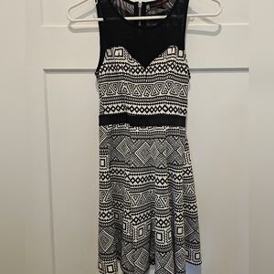 Material Girl Women's Dress Size X-Small Black And White Measurements In Photos